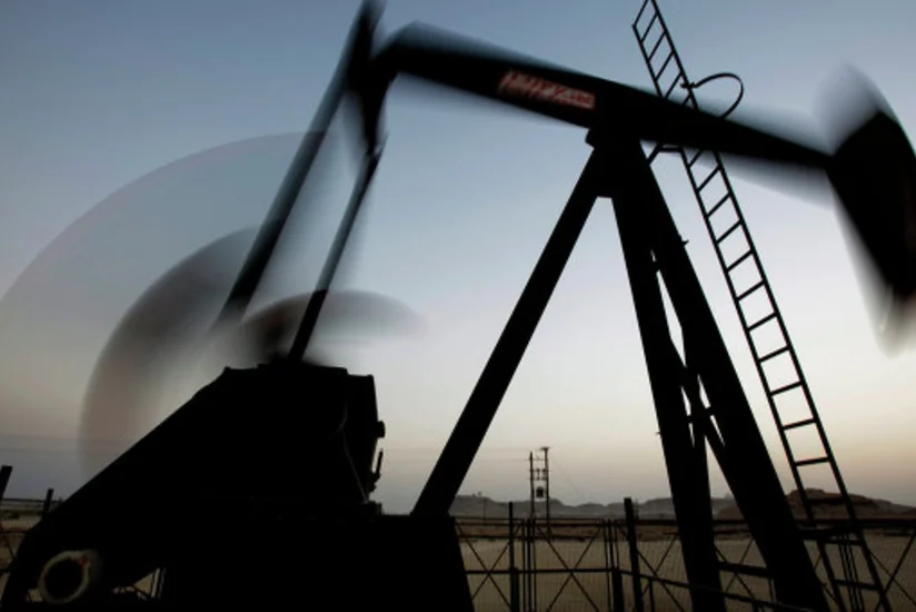 Мировые цены на нефть снижаются на фоне превышения предложения над спросом