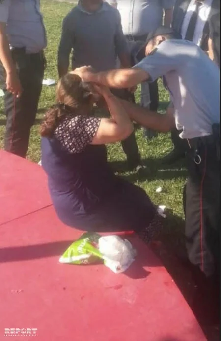 Bakıda polislər parkda səhhəti pisləşən qadına tibbi yardım göstərib - FOTO