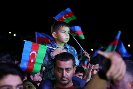 Heydər Əliyev Mərkəzinin parkında Müstəqillik Günü münasibətilə konsert olub