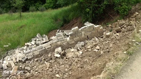 Astarada yeni çəkilən dağ yolu dağılaraq bərbad vəziyyətə düşüb - FOTO