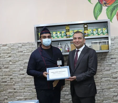 Aşpazlıq kursuna cəlb edilmiş məhkumlara sertifikatlar təqdim edilib