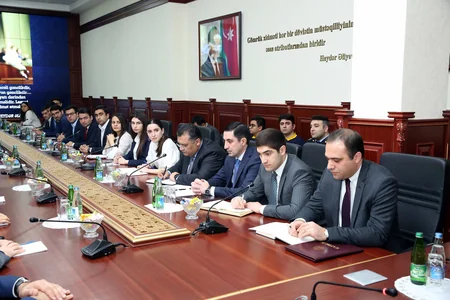 Dövlət Gömrük Komitəsinin sədri gənc liderlərlə görüşüb