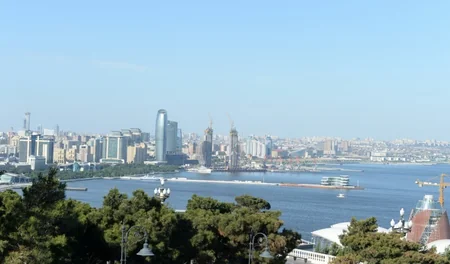 Fransanın xarici işlər naziri Şəhidlər xiyabanını ziyarət edib