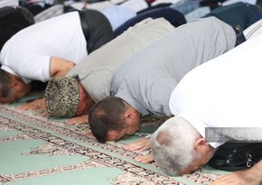 Təzəpir məscidində bayram namazı qılınıb