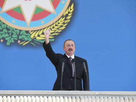 Azadlıq meydanında hərbi parad keçirilib - YENİLƏNİB-2
