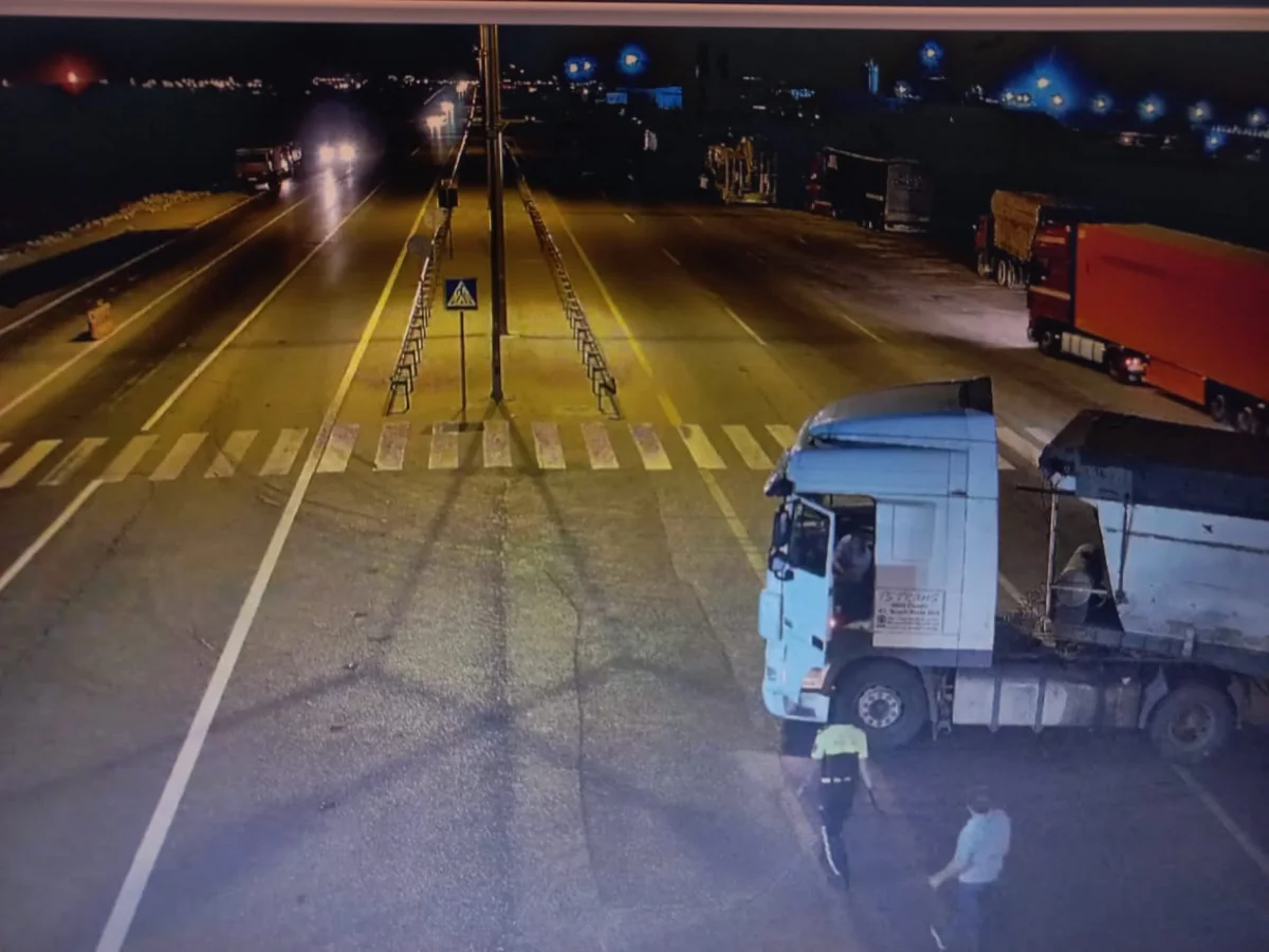 Polisin qanuni tələbinə əməl etməyən yük avtomobilinin sürücüsü həbs olunub