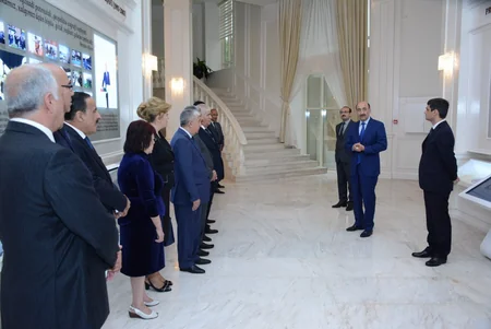 Əbülfəs Qarayev Gəncədə vətəndaşları qəbul edib
