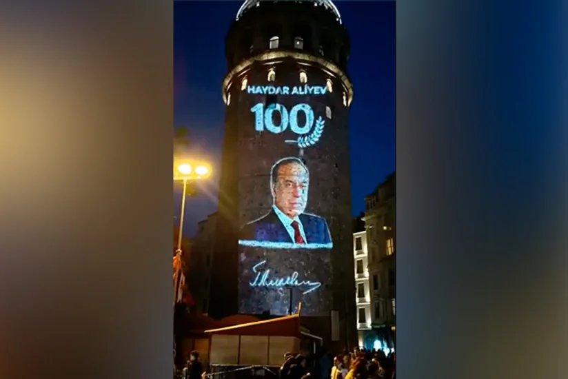 Фотография Гейдара Алиева спроецирована на Галатскую башню