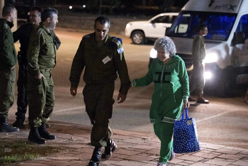 Армия Израиля сообщила о прибытии 12 заложников из Газы