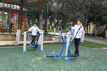Leyla Əliyeva Suraxanıdakı 2 saylı uşaq evinin sakinləri ilə görüşüb