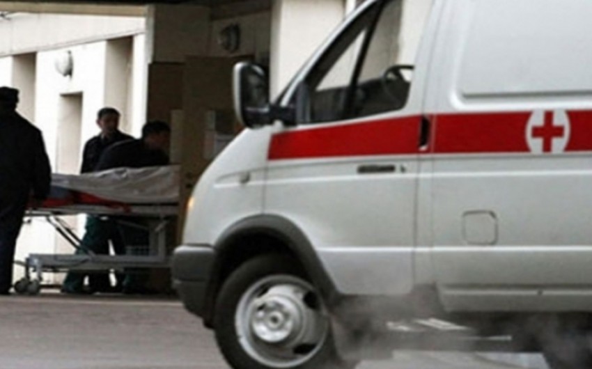 Avtomobil xanım tələbəni vurub ayaqlarını sındırdı