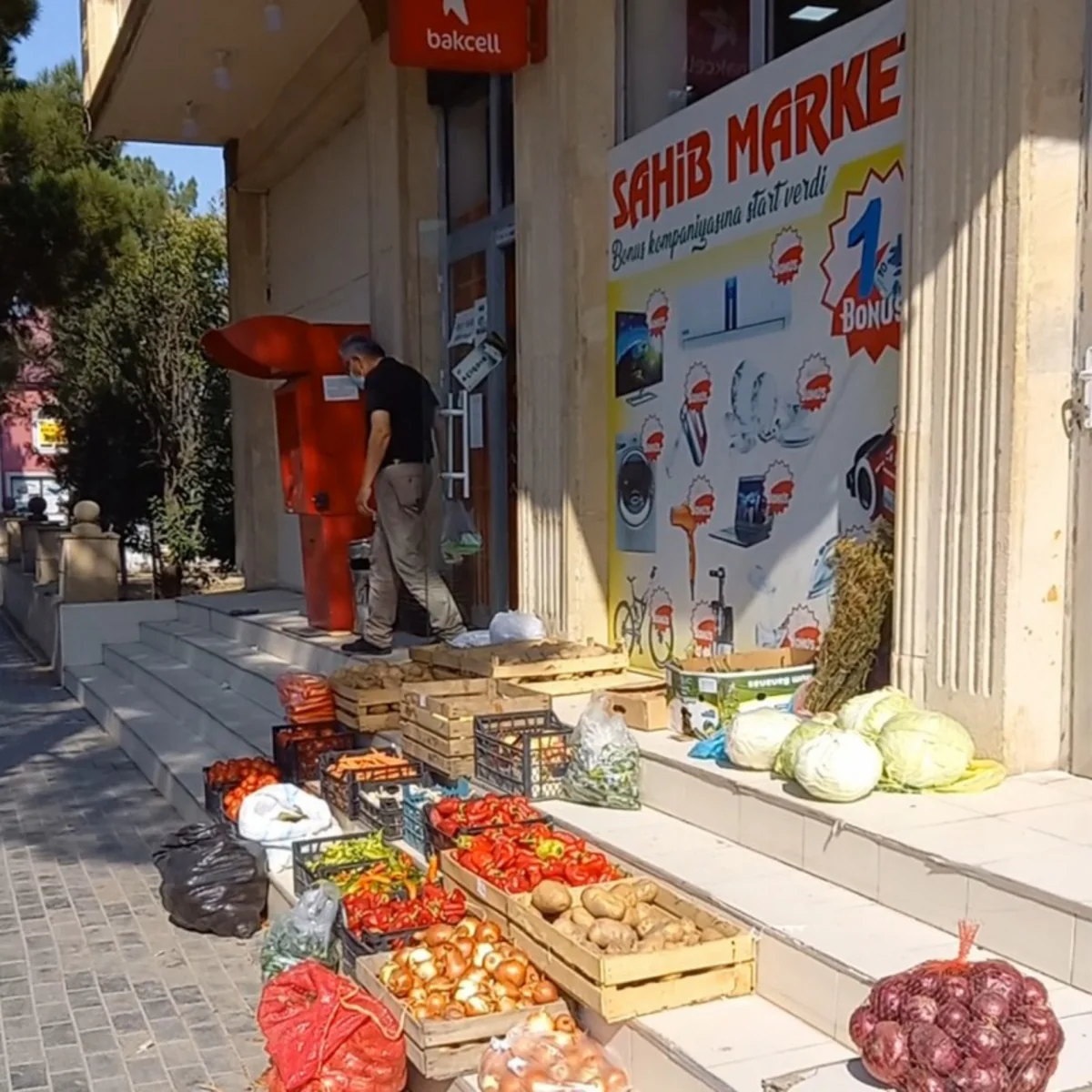 AQTA Goranboyda marketdə yararlılıq müddəti bitən məhsullar aşkar edib