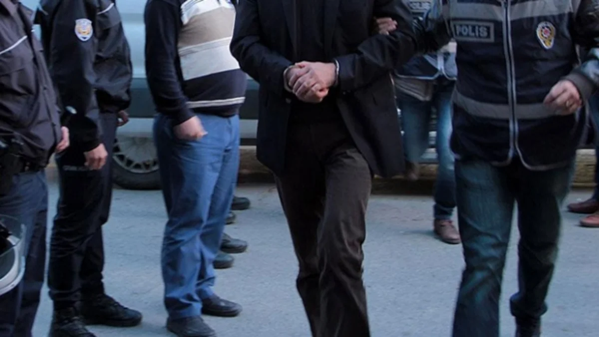 FETÖ tərəfdarından saxta FTB vəsiqəsi aşkarlanıb - FOTO