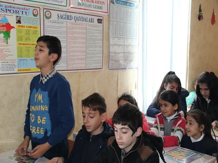 Xocalı məktəblilərinə kitablar hədiyyə olunub