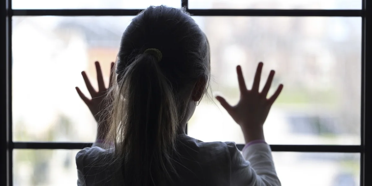 В Сумгайыте 7-летняя девочка разбилась насмерть, упав с 5 этажа