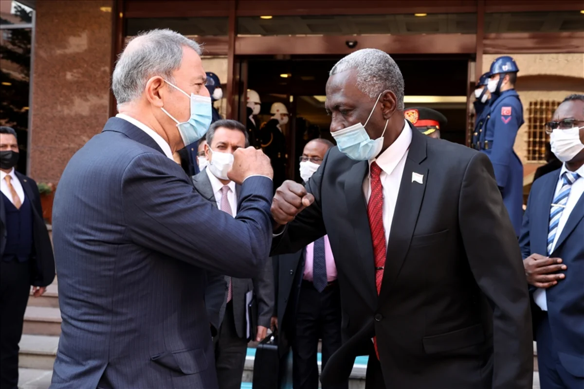 Turkish and Sudanese defense ministers hold meeting