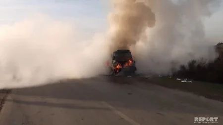В Саатлы загорелся легковой автомобиль