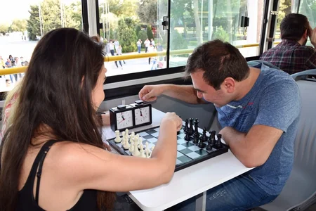 Baku launches chess bus