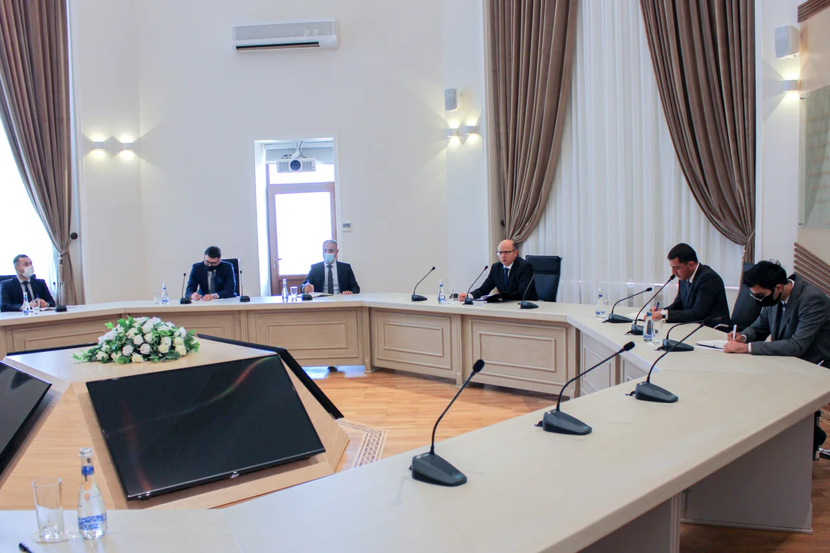 Energetika naziri “Xəzər Siyasət Mərkəzi”nin nümayəndələri ilə görüşüb