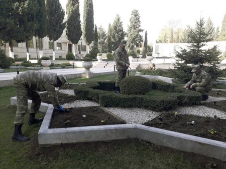 Azərbaycan Ordusunda ağacəkmə aksiyası davam edir