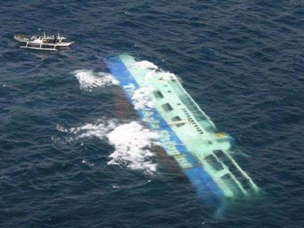 ​Aralıq dənizində 400 sərnişin ilə birgə gəmi batıb