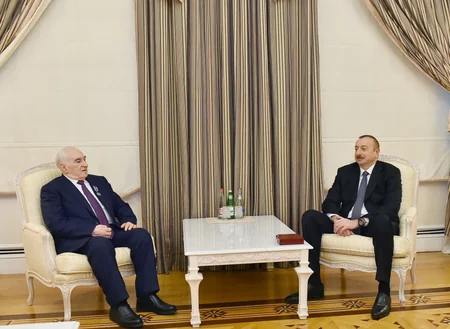Prezident İlham Əliyev deputat Fəttah Heydərova “İstiqlal” ordeni təqdim edib - YENİLƏNİB