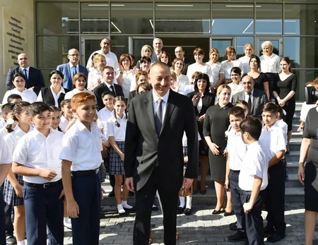 Prezident İlham Əliyev Bakıdakı 20 nömrəli məktəb-liseyin yeni binasının açılışında iştirak edib - YENİLƏNİB