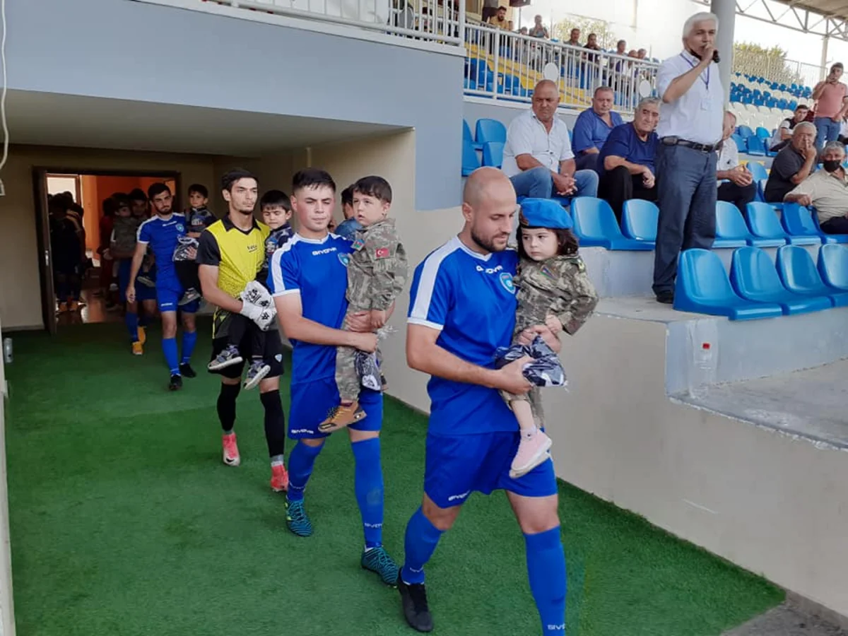 Tovuzda futbolçular Azərbaycan çempionatının oyununa şəhid övladları ilə çıxıblar