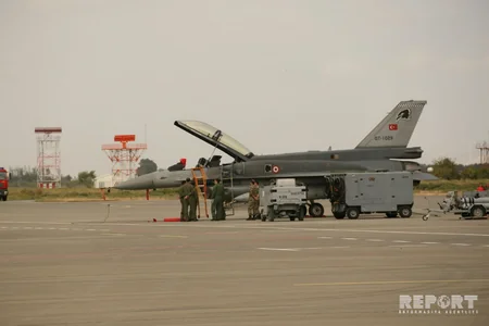 В Азербайджане успешно продолжаются совместные летно-тактические учения TurAz Qartalı - 2017 - ФОТО