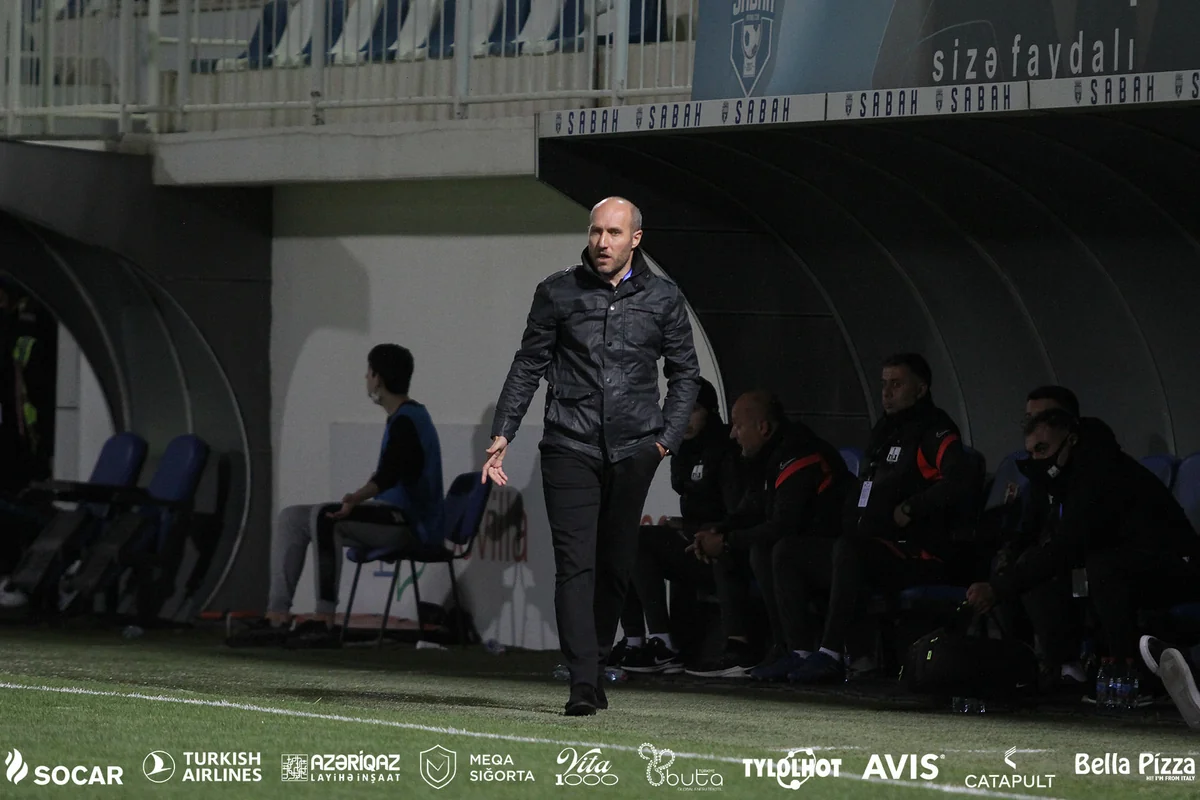 Neftçinin baş məşqçisi yubiley oyununa çıxıb