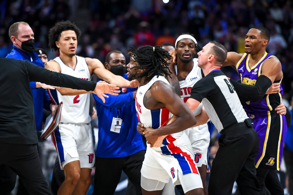 NBA matçında ulduz basketbolçunun iştirakı ilə kütləvi dava düşüb