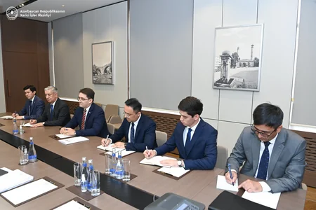 Jeyhun Bayramov discusses regional issues with Uzbekistan's deputy FM