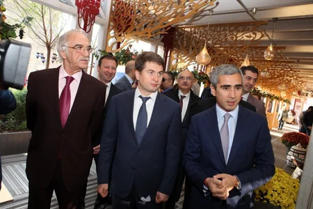 Heydər Əliyev Fondunun təşkilatçılığı ilə Moskvada “Azərbaycanın payız sovqatları” adlı şəhərcik açılıb