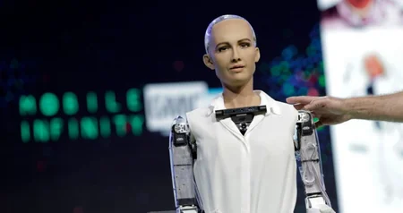 Dünyaca məşhur robot Sophia Bakıya gəlir