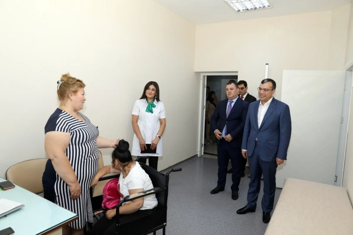 Nazir sağlamlıq imkanları məhdud uşaqlara göstərilən reabilitasiya xidmətlərinə baxış keçirib
