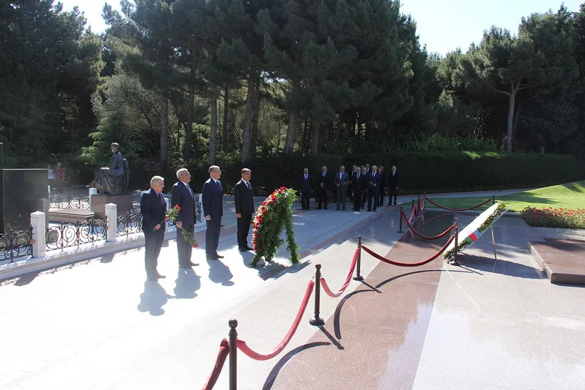 Ekologiya və Təbii Sərvətlər Nazirliyinin işçiləri peşə bayramını qeyd edirlər