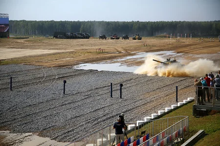 “Tank biatlonu” müsabiqəsinin açılış mərasimi keçirilib