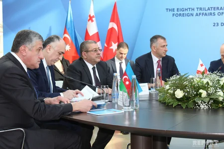 Azərbaycan, Türkiyə və Gürcüstan XİN başçıları bəyannamə imzalayıblar - YENİLƏNİB