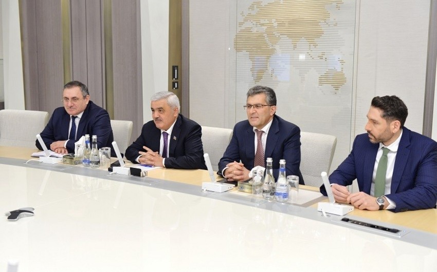 SOCAR-ın prezidenti Türkiyənin energetika və təbii sərvətlər naziri ilə görüşüb