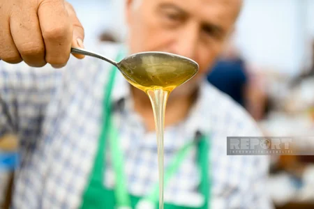 Bakıda alıcı gözləyən bal yarmarkasından - REPORTAJ