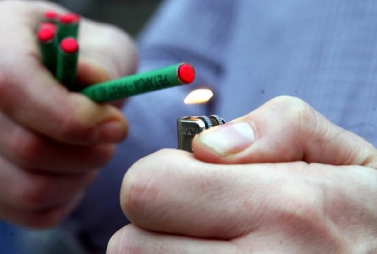 Gəncədə əlində pirotexniki vasitə partlayan gənc ciddi xəsarət alıb