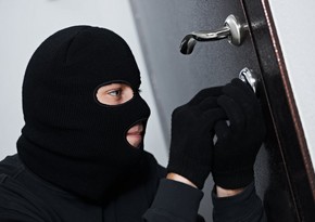 Mağazadan soyğunçuluq edən şəxs tutuldu