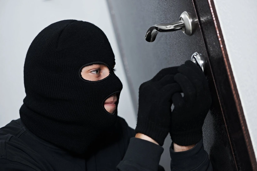 Mağazadan soyğunçuluq edən şəxs tutuldu