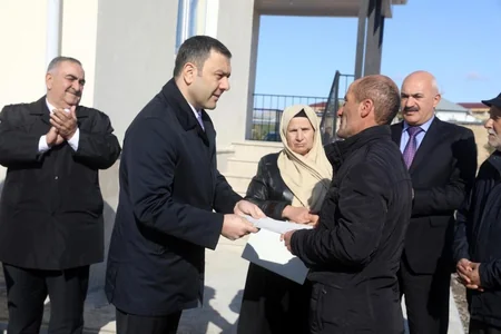 Nazirlik: 9 rayonda şəhid ailələri və Qarabağ əlillərinə ev verilib