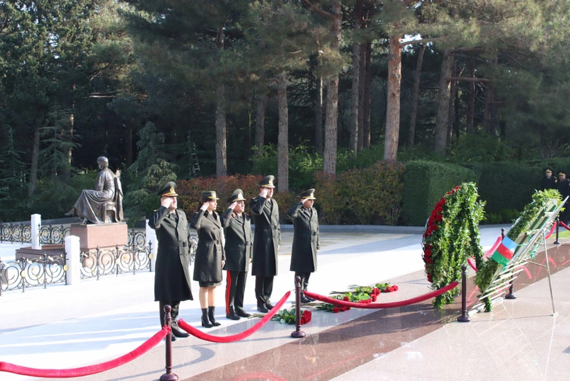 Strateji Obyektlərin Mühafizəsi Dövlət Agentliyinin şəxsi heyəti Fəxri xiyabanı ziyarət edib