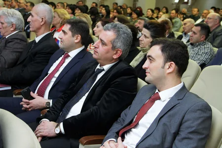 Təhsil Nazirliyi müəllimləri təltif edib