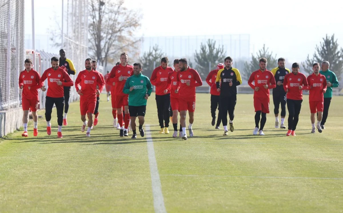 Sivassporun əsas hücumçuları Qarabağa qarşı oynamayacaq