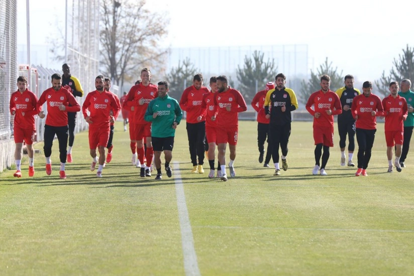 Sivassporun əsas hücumçuları Qarabağa qarşı oynamayacaq