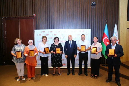 Prezidentin sərəncamı ilə təltif edilən tibb işçilərinə mükafatlar təqdim olunub