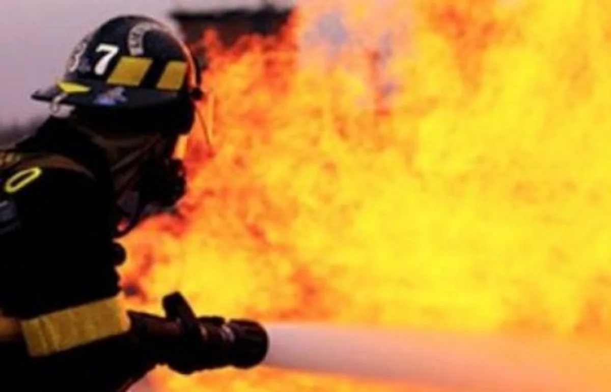 Bakıda 1 mərtəbəli ev yanıb